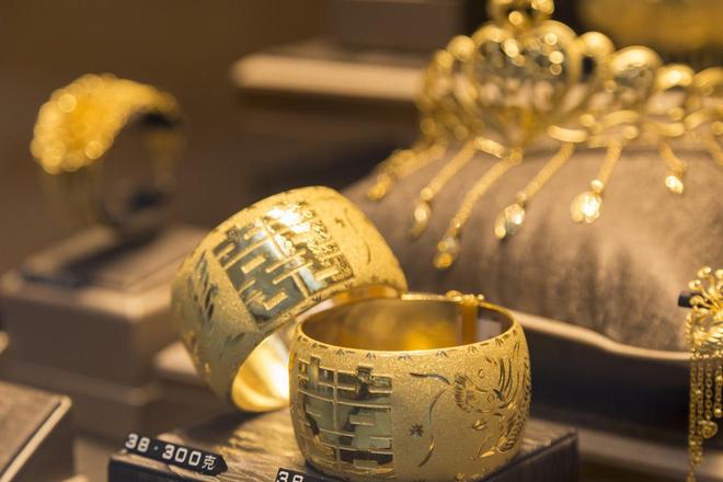 一条金手链贵9000元！周大福年内第三次提价，多品牌金饰克价年内涨超550元__一条金手链贵9000元！周大福年内第三次提价，多品牌金饰克价年内涨超550元