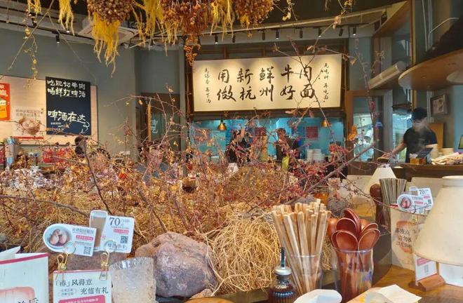 排队上百桌,复购率超40%,现象级神店椿芽的“讲究”法则__排队上百桌,复购率超40%,现象级神店椿芽的“讲究”法则