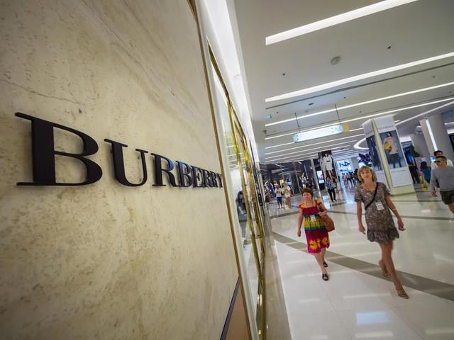 直接打3折,精致白领,在“中产超市”抢购奢侈品__直接打3折,精致白领,在“中产超市”抢购奢侈品