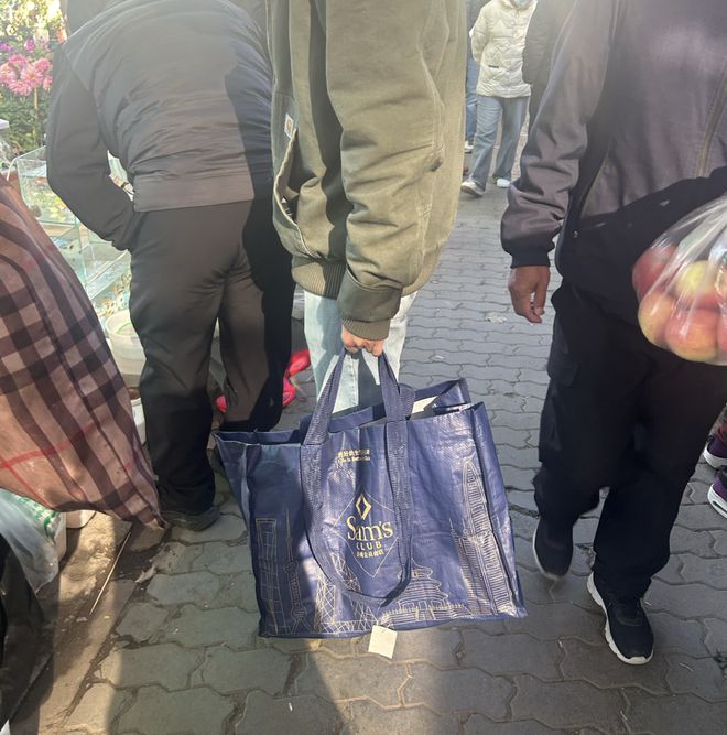 _这届年轻人,背着山姆购物袋重返大集_这届年轻人,背着山姆购物袋重返大集