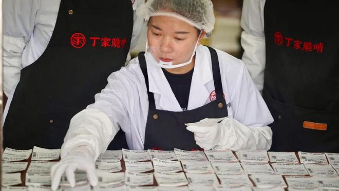 从厨房佐餐到双十一主角,贵州酸汤突围:拼多多培土电商新周期_从厨房佐餐到双十一主角,贵州酸汤突围:拼多多培土电商新周期_