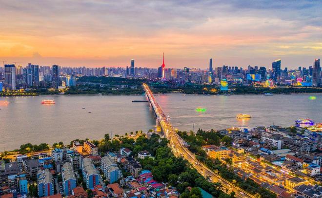GDP增速跑赢全国!多地经济半年报亮点多_GDP增速跑赢全国!多地经济半年报亮点多_
