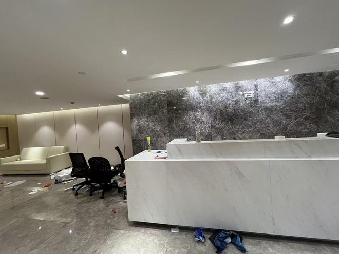 金雅福理财暴雷：总部人去楼空、新工程项目停工、拖欠员工薪资已久__金雅福理财暴雷：总部人去楼空、新工程项目停工、拖欠员工薪资已久