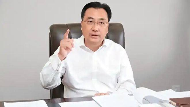 华夏控股集团董事长_华夏集团副董事长_