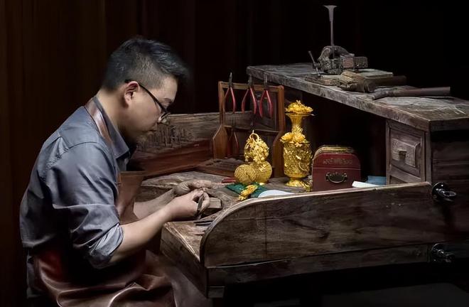 香港郑氏家族，静待875亿救命钱__香港郑氏家族，静待875亿救命钱