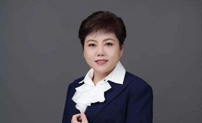 卖水的首富，重仓医美女王34个亿