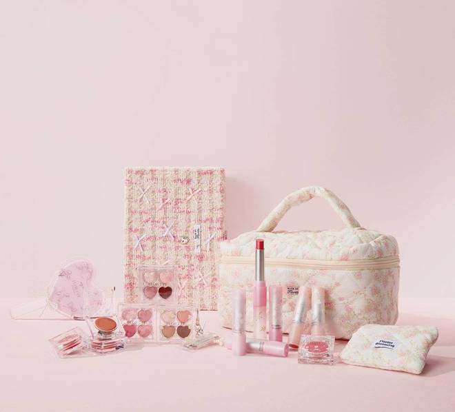 东南亚女孩，正在买爆中国美妆