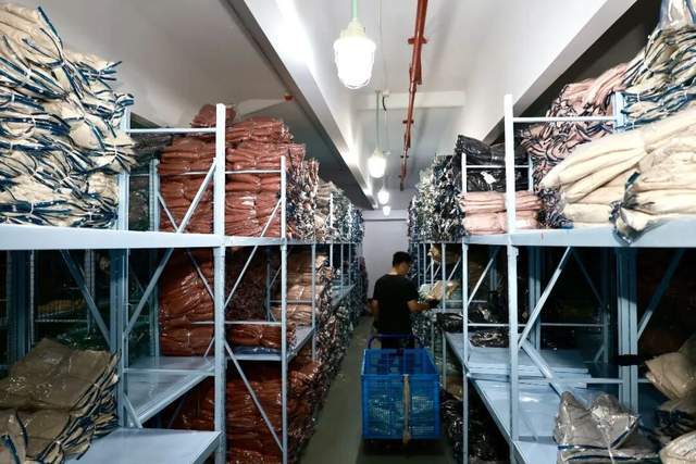 重仓中国供应链，拼多多在下一盘什么“大棋”？__重仓中国供应链，拼多多在下一盘什么“大棋”？