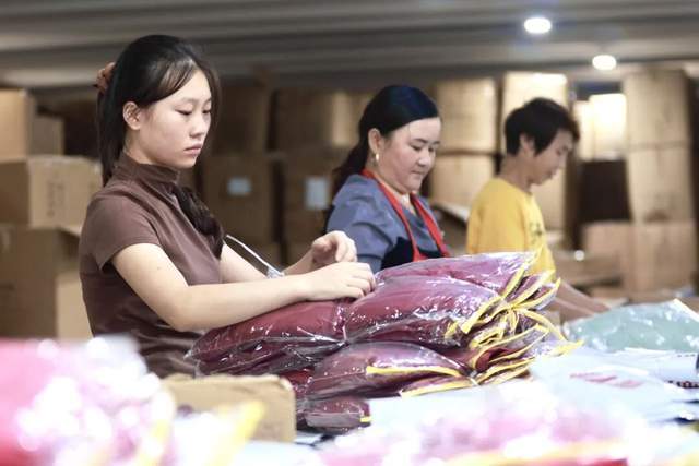 _重仓中国供应链，拼多多在下一盘什么“大棋”？_重仓中国供应链，拼多多在下一盘什么“大棋”？