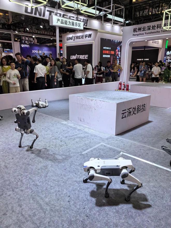 _眼镜店官方网站_成都黑暗中对话体验馆