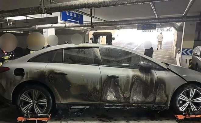 浙江嘉兴一纯电奔驰起火，厂家赔偿竟是蒙一个算一个？