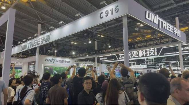 在上海WAIC，800展商无一不想成为黄仁勋