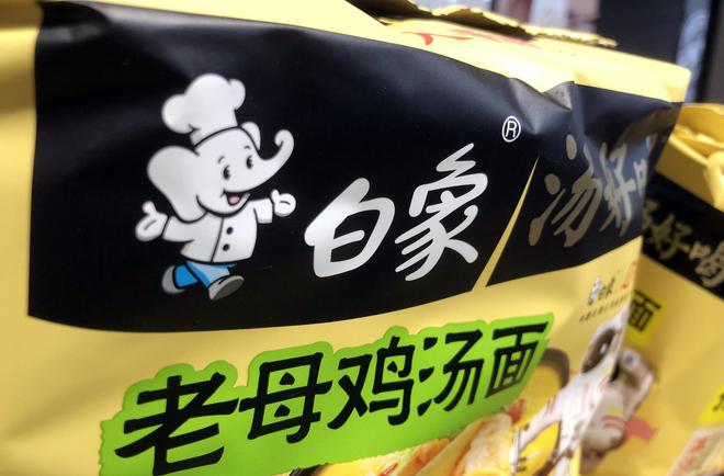 白象“失守”线下渠道，线上一桶3.83元，与经销商拿货价几乎一致