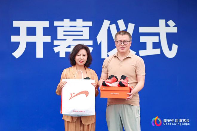 刘德华走红毯引爆全场__汪小菲节目突出