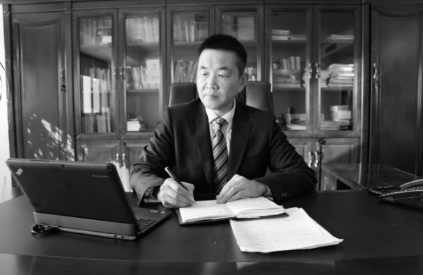 A股龙头药企董事长去世，终年60岁，“把企业从地方药厂辅料车间做成上市公司”_A股龙头药企董事长去世，终年60岁，“把企业从地方药厂辅料车间做成上市公司”_