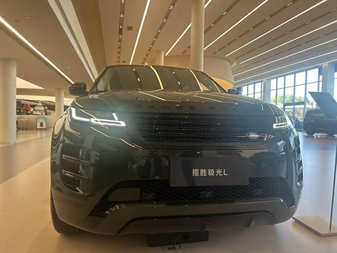 受国产越野挤压，路虎也不香了？揽胜极光L直降19万，销售称价格还能谈！