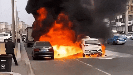 车子起火怎么理赔__车子起火了怎么发朋友圈