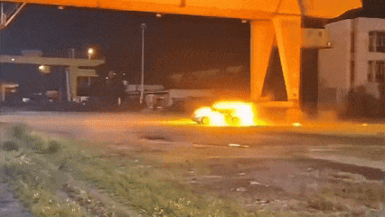 _车子起火了怎么发朋友圈_车子起火怎么理赔