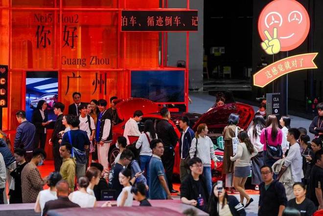 简洁大气的ppt背景__奔驰汽车ppt