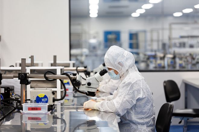 中国“创新医疗器械”获批67项！造出世界首台5T磁共振，引领颅内动脉瘤治疗迈入“自动挡”