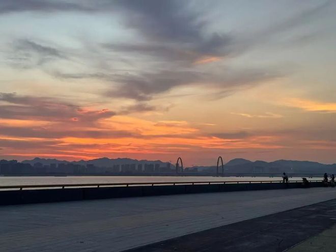 豪掷2600万加购！滨江老板娘下场“扫货”自家豪宅，折价超两成入手杭州奥体大平层