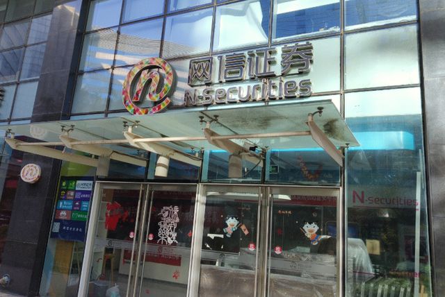 连任刚满一个月董事长闪辞！指南针的“东方财富梦”谁来接棒？__连任刚满一个月董事长闪辞！指南针的“东方财富梦”谁来接棒？
