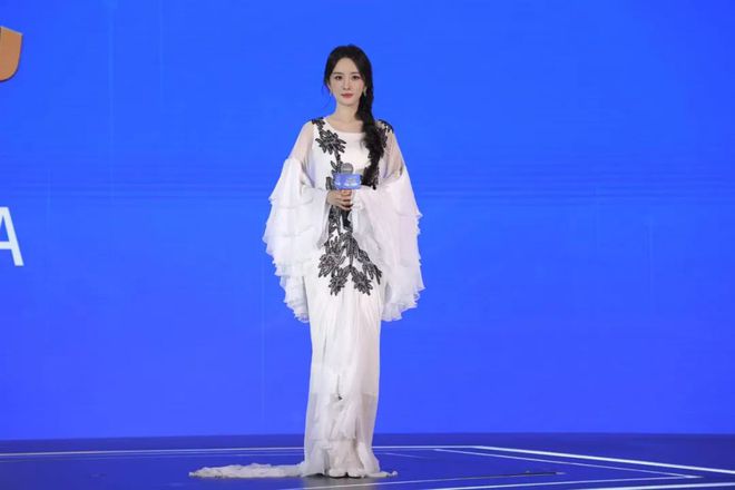君乐宝“脑体双优”：奶粉界的“中国芯”，全球技术主权的崛起__君乐宝“脑体双优”：奶粉界的“中国芯”，全球技术主权的崛起