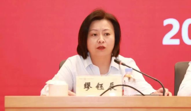苏州农商银行年薪122万女高管辞任，从柜员做起、在农信工作30年