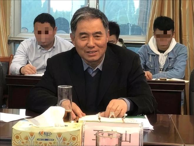 半个月内8人先后被带走，4家国有大行年末密集反腐