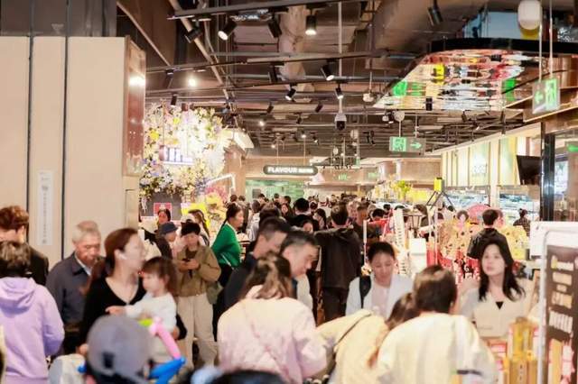 林忆莲嗨爆万人体育馆_焕新开业_