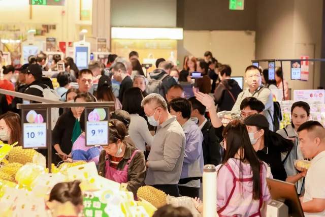 焕新开业_林忆莲嗨爆万人体育馆_