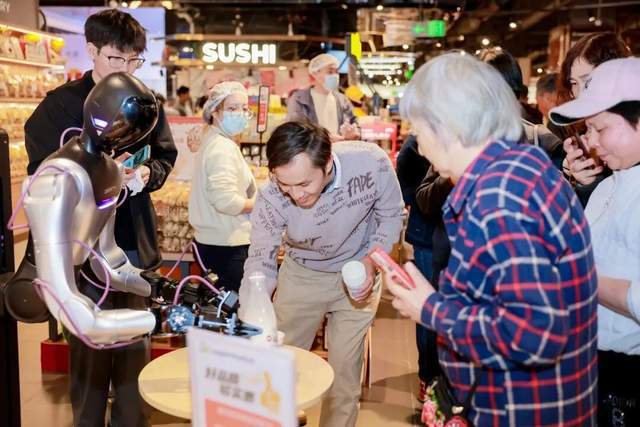 焕新开业_林忆莲嗨爆万人体育馆_