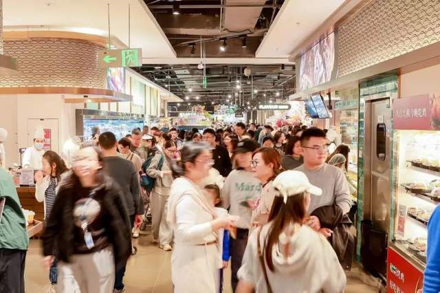 林忆莲嗨爆万人体育馆_焕新开业_