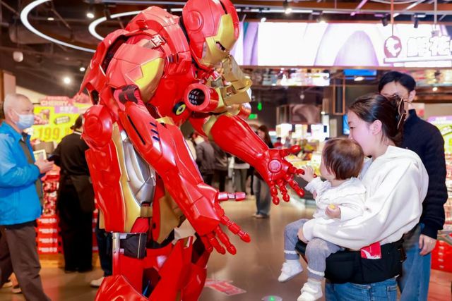 _林忆莲嗨爆万人体育馆_焕新开业