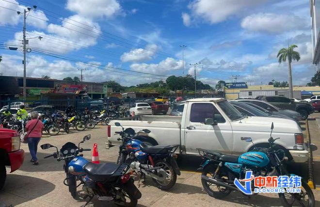 _委内瑞拉卖岛还债_让顾客自觉排队买单