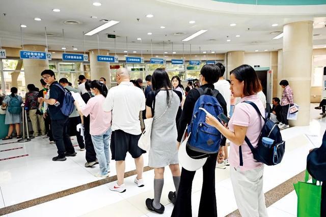 35岁入行，先被考证“割韭菜”