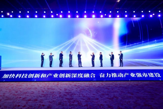 “新年第一会”:南京,正在下一盘“慢但正确”的棋_“新年第一会”:南京,正在下一盘“慢但正确”的棋_