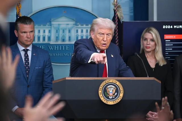 囚禁马杜罗，盯上格陵兰：特朗普的“收购清单”上还有谁？