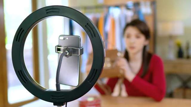 直播电商GMV破5万亿，店播占据半壁江山