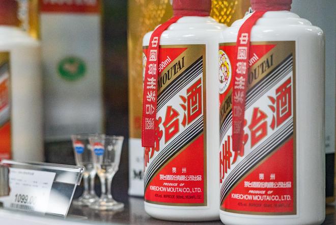 山姆刺破年份酒泡沫_山姆刺破年份酒泡沫_