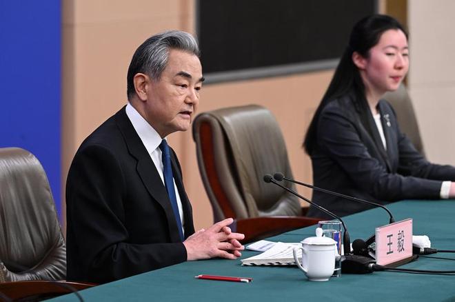 冒死接班，为何还是“哈梅内伊”？