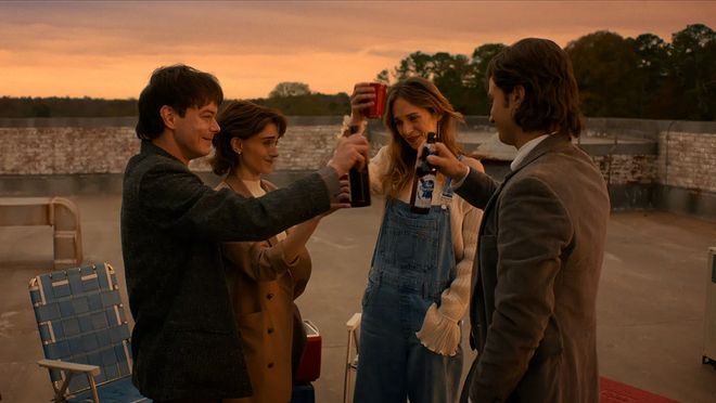 _80年代的狂野与未来，都藏在怪奇物语的穿搭里_80年代的狂野与未来，都藏在怪奇物语的穿搭里