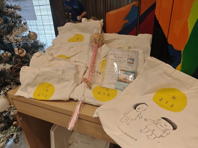 两亿善款上的指尖接力：香港大火背后，一场全城守望的数字升级__两亿善款上的指尖接力：香港大火背后，一场全城守望的数字升级