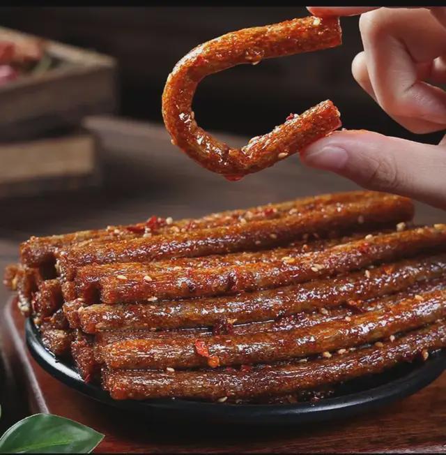 麻辣王子和卫龙哪个更干净_麻辣王子好吃还是卫龙好吃_