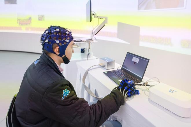 脑机接口距离量产还有几道坎儿？