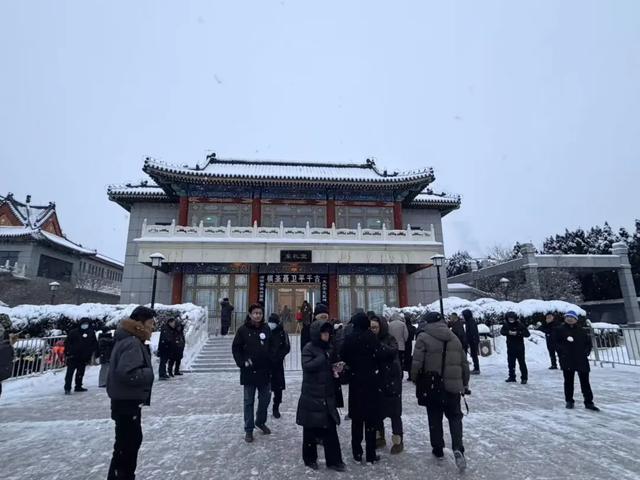 千人冒雪送“棋圣”,韩国“围棋皇帝”曹薰铉专程道别:盼未来与聂老天堂对弈__千人冒雪送“棋圣”,韩国“围棋皇帝”曹薰铉专程道别:盼未来与聂老天堂对弈