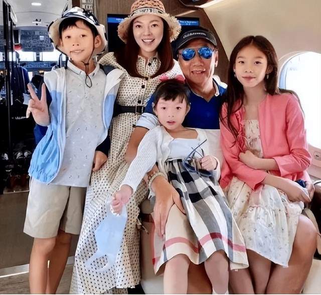 赠小24岁娇妻5.7亿！“宠妻”才是顶级富豪最好的“风险对冲”？