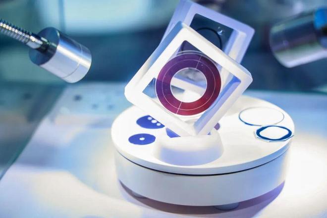 “小生意”两年上亿，97年北大神童下一站太空