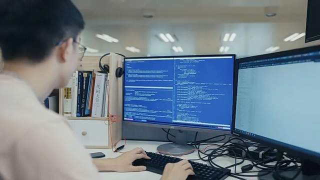 最强猎头揭秘：应届生年薪300万，最赚钱的AI行业需要什么人才？