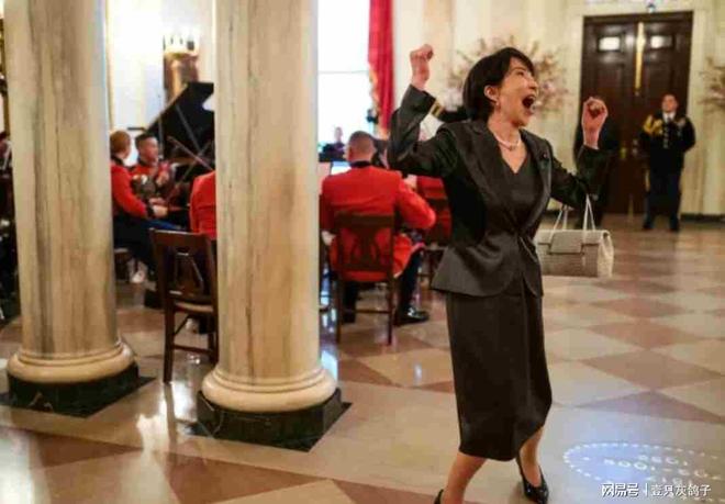 投怀送抱又献舞，一心讨好特朗普的高市早苗，成了行走的国家耻辱